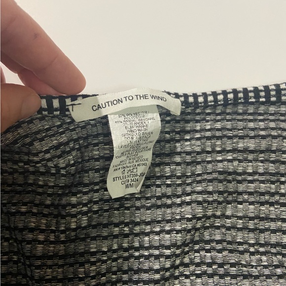 Black and white cropped long sleeve size M - Picture 4 of 5